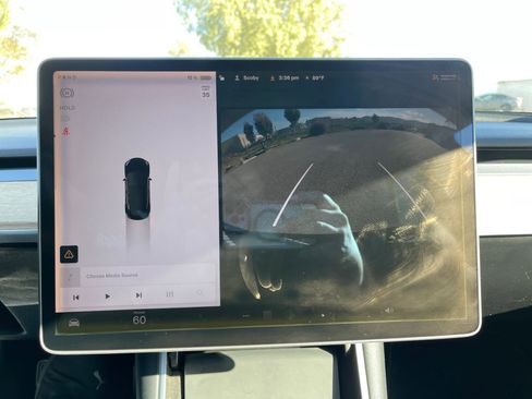 Used 2020 Tesla Model 3 Standard Range Plus image 9