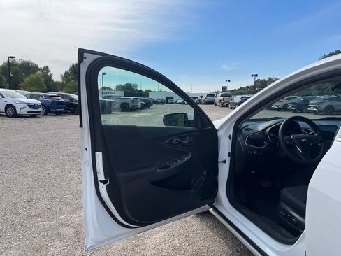 Used 2024 Chevrolet Malibu LT FWD image 16