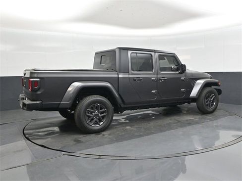 New 2025 Jeep Gladiator Sport image 3