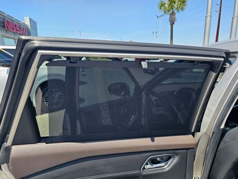 Used 2021 Nissan Rogue SL w/ Premium Package image 14