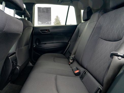 Used 2025 Toyota Corolla Cross LE image 17