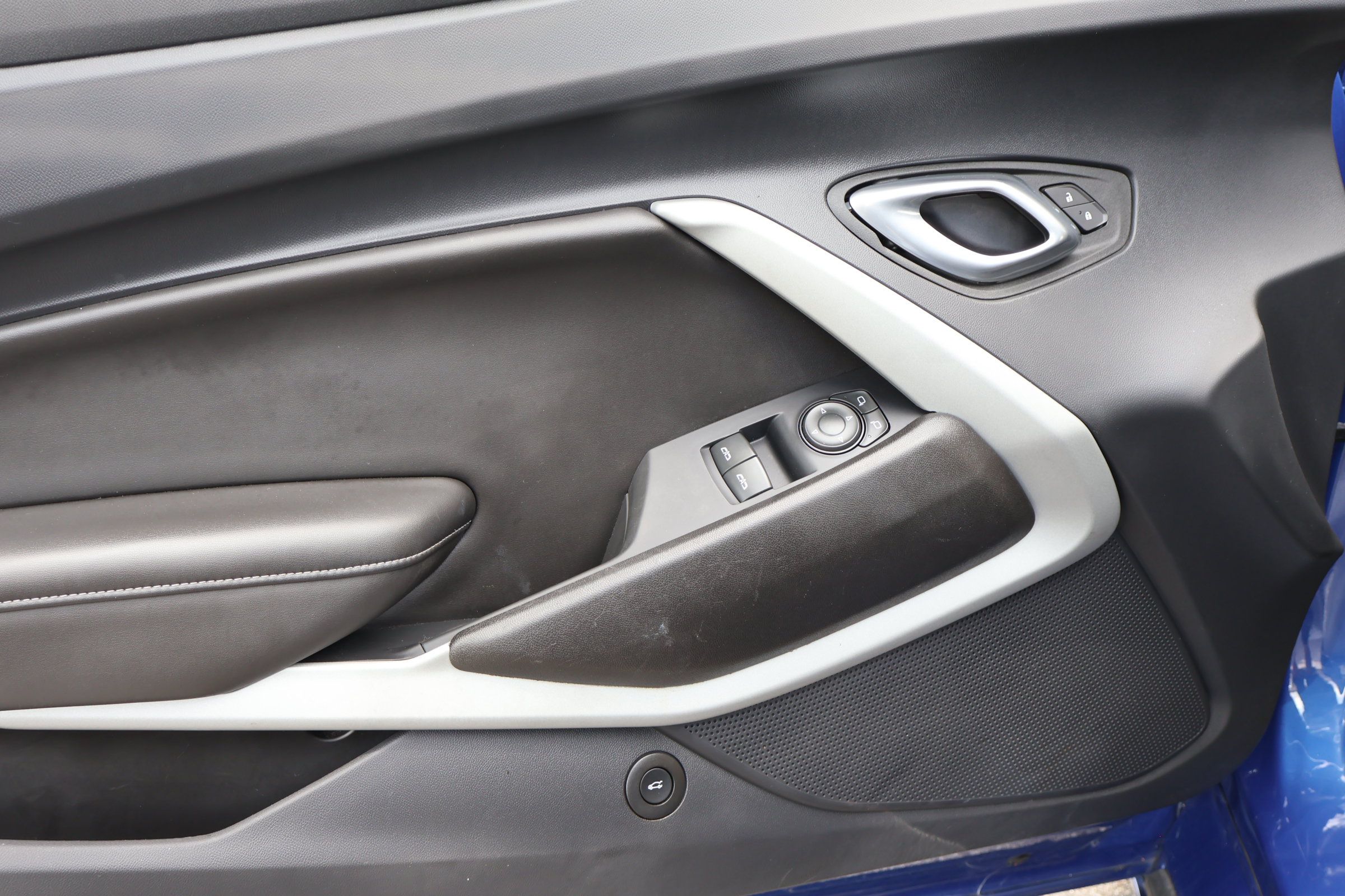 Used 2023 Chevrolet Camaro LT RWD image 12