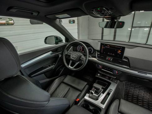 Used 2024 Audi Q5 2.0T Premium w/ Summer of Audi Package AWD/4WD image 17