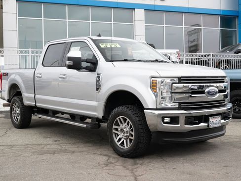 Used 2019 Ford F350 Lariat image 2