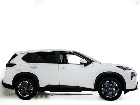 Used 2025 Nissan Rogue SV AWD/4WD image 4