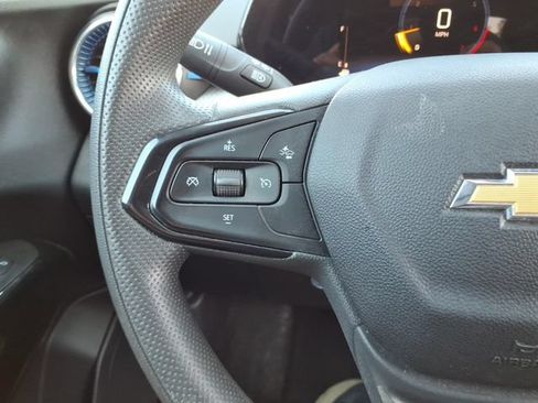 Used 2025 Chevrolet Trax LT FWD image 24
