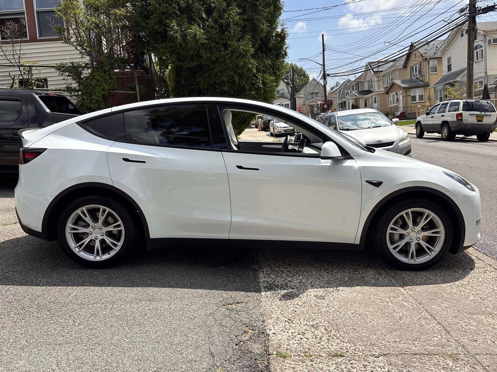 Used 2024 Tesla Model Y Long Range AWD/4WD image 7