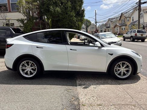 Used 2024 Tesla Model Y Long Range AWD/4WD image 7