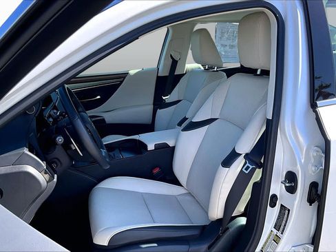 Used 2025 Lexus ES 350 w/ Premium Package FWD image 7
