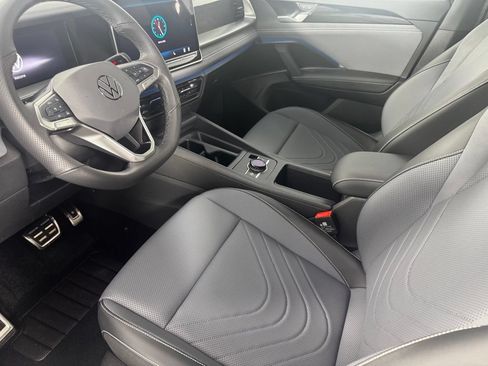 Used 2025 Volkswagen Tiguan SE R-Line AWD/4WD image 13