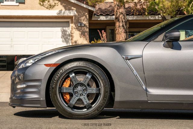 Used 2016 Nissan GT-R Black Edition AWD/4WD image 4