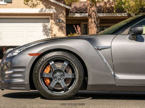 Used 2016 Nissan GT-R Black Edition AWD/4WD image 4