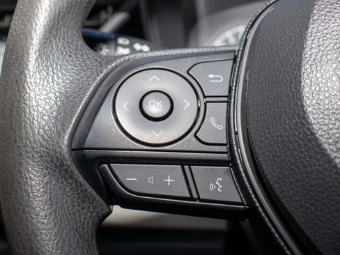 Used 2020 Toyota Corolla LE image 25