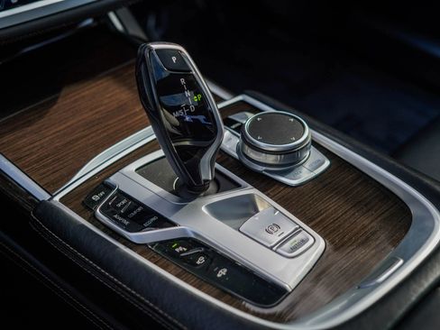 Used 2022 BMW 740i xDrive w/ Premium Package image 23