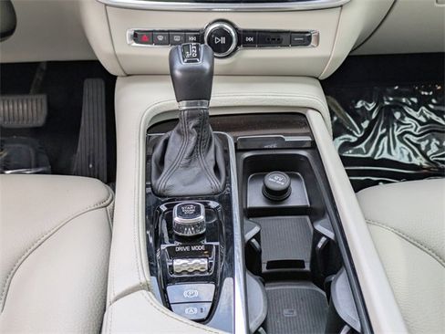 Used 2018 Volvo S90 T5 Momentum w/ Convenience Package image 18