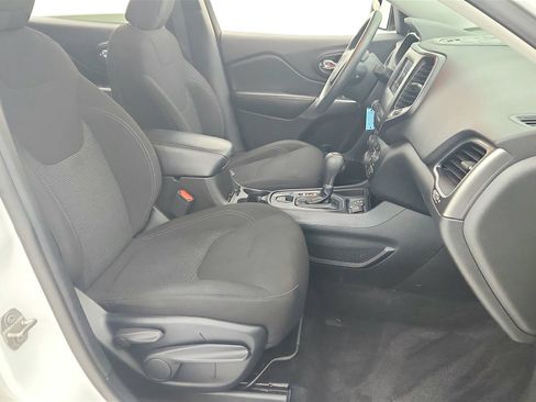 Used 2019 Jeep Cherokee Latitude w/ Popular Appearance Group image 19