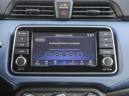 New 2025 Nissan Versa SV w/ Trunk Package FWD image 12