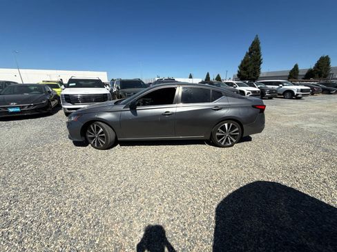 Used 2022 Nissan Altima 2.5 SR FWD image 8
