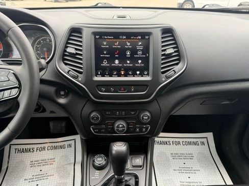 Used 2023 Jeep Cherokee Altitude Lux image 23