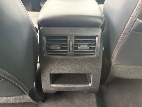 Used 2023 Mitsubishi Outlander SE image 28