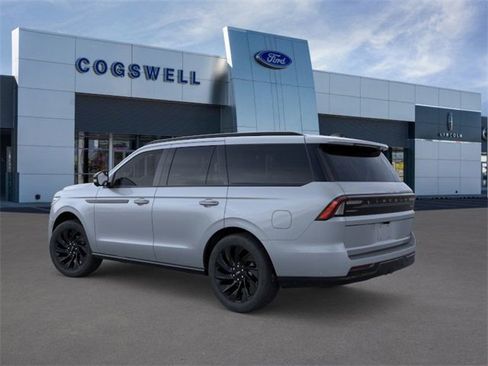 New 2025 Lincoln Navigator Reserve w/ Jet Appearance Package image 4