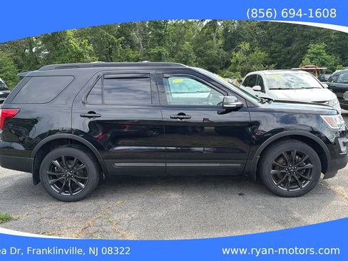 Used 2017 Ford Explorer XLT w/ XLT Appearance Package AWD/4WD image 4