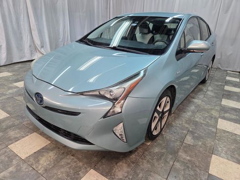 Used 2016 Toyota Prius Three image 2