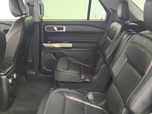 Used 2021 Ford Explorer XLT w/ Equipment Group 202A AWD/4WD image 20