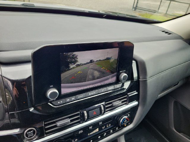 Used 2024 Nissan Pathfinder SV FWD image 29
