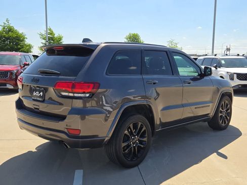 Used 2019 Jeep Grand Cherokee Altitude RWD image 6