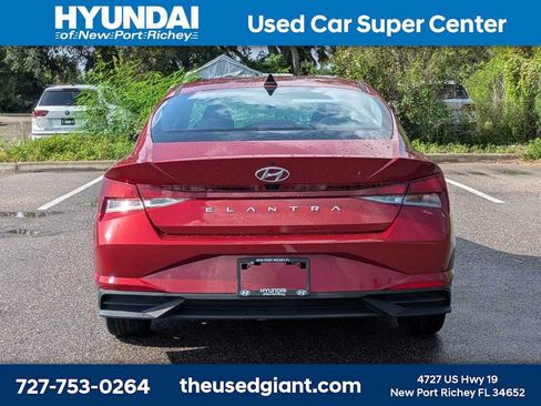 Certified 2023 Hyundai Elantra SEL w/ Preferred Accessory Package FWD image 4