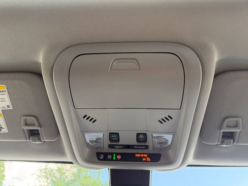 Used 2023 Chevrolet Equinox LT AWD/4WD image 28