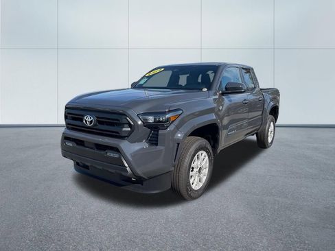 Used 2025 Toyota Tacoma SR5 image 2