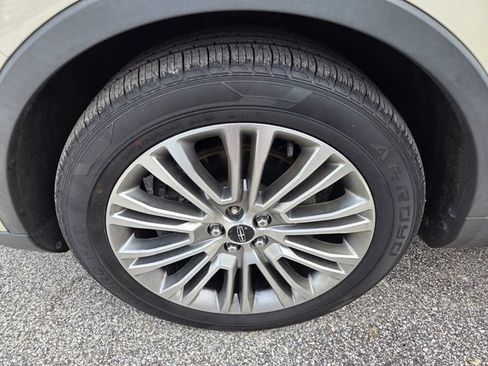 Used 2018 Lincoln MKX Reserve w/ Driver Assistance Package FWD image 5