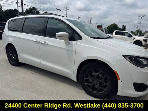 Used 2019 Chrysler Pacifica Limited w/ S Appearance Package FWD image 5