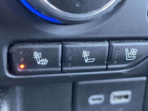 Used 2023 Chevrolet Suburban Premier image 18