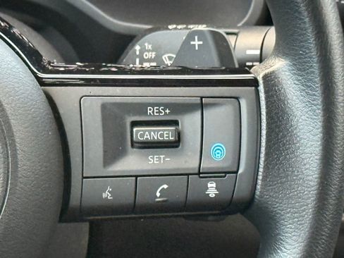 Used 2023 Nissan Rogue SV AWD/4WD image 29