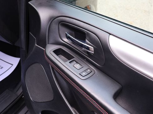 Used 2017 Dodge Grand Caravan GT FWD image 26