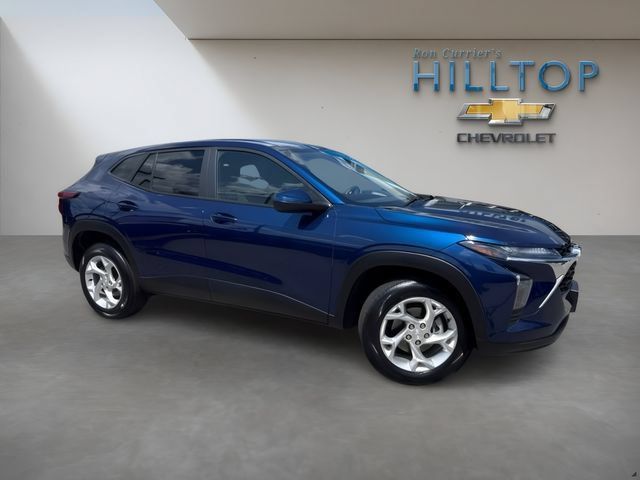 Used 2024 Chevrolet Trax LS w/ LS Convenience Package FWD image 2