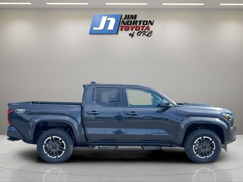 Used 2025 Toyota Tacoma TRD Sport image 4