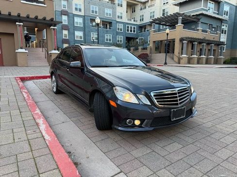 Used 2010 Mercedes-Benz E 550 Sedan image 11