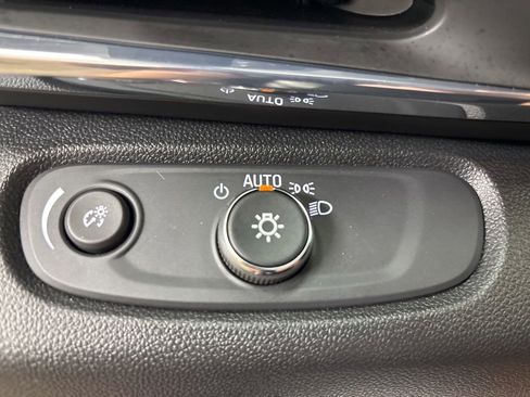 Used 2025 Buick Envista Preferred w/ Convenience I Package FWD image 28