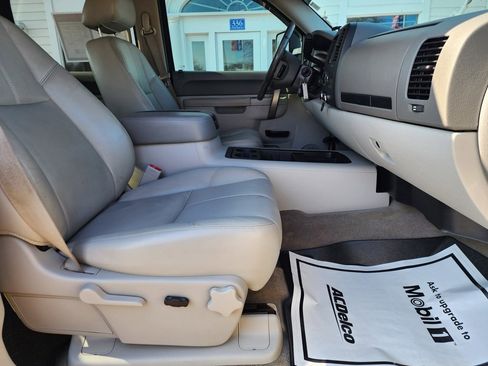 Used 2013 Chevrolet Silverado 2500 LT w/ Interior Plus Package image 22