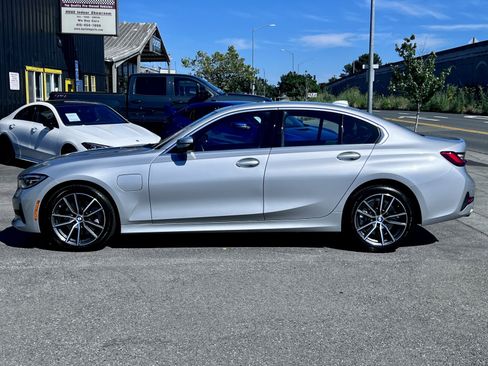 Used 2021 BMW 330e w/ Convenience Package RWD image 9