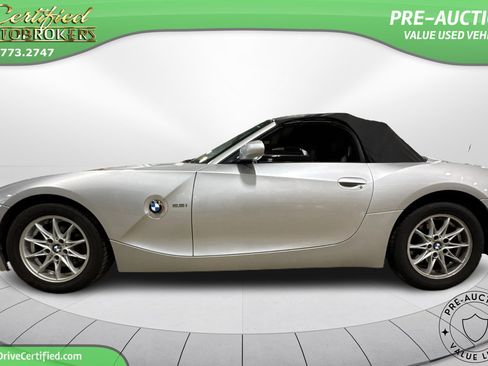 Used 2003 BMW Z4 2.5i image 9