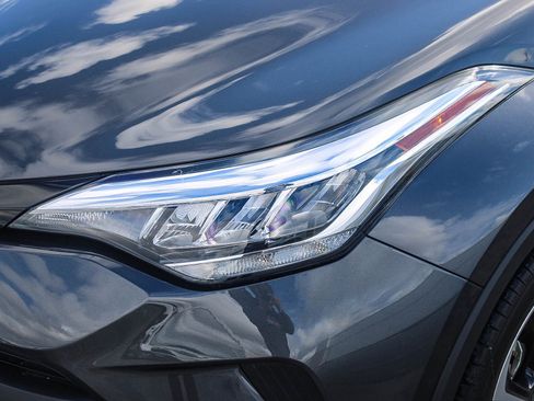 Used 2021 Toyota C-HR XLE image 5