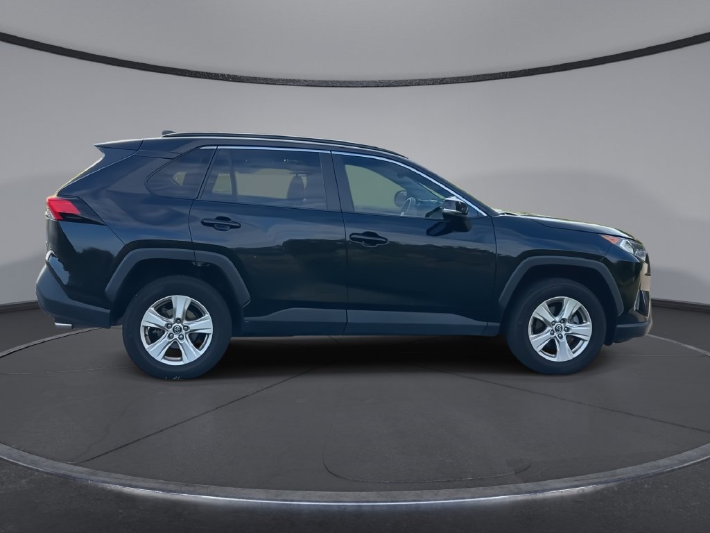 Used 2021 Toyota RAV4 XLE FWD image 9
