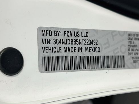 Used 2022 Jeep Compass Latitude w/ Convenience Group AWD/4WD image 29