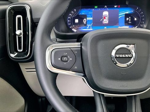 Used 2025 Volvo XC40 B5 Plus AWD/4WD image 22
