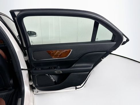 Used 2017 Lincoln Continental Reserve FWD image 31